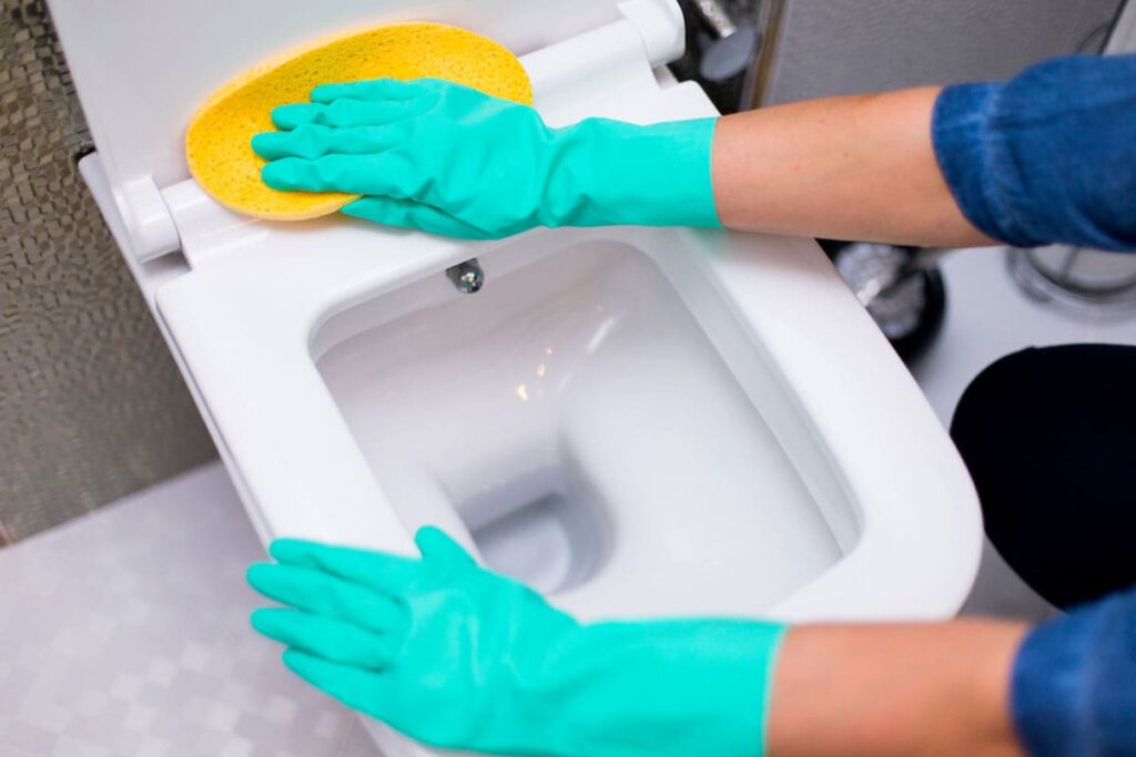 Limpieza de baños en Burgos gracias a Limpiezas Gloria