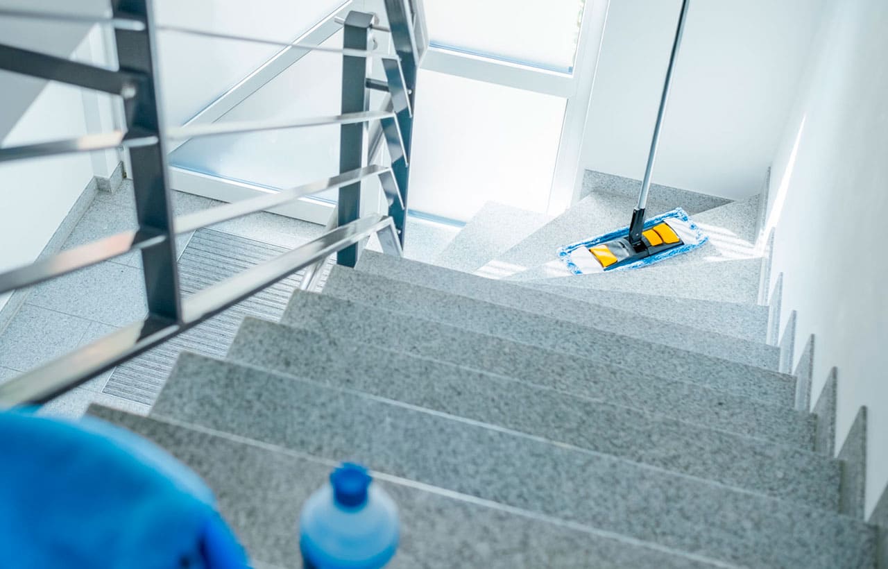 Limpieza de escaleras y portales en Burgos gracias a Limpiezas Gloria