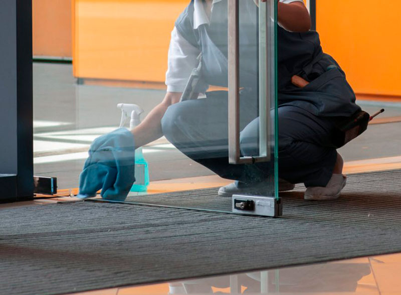 Limpieza de cristales profesional en Burgos gracias a Limpiezas Gloria